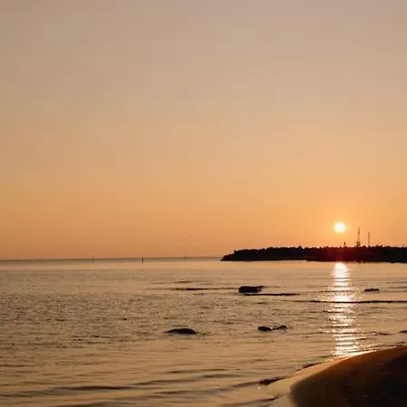 Apartmán Beach Marina B 11 - Merinaekoealahuoneisto Rannalla & Ulkoporeamme *