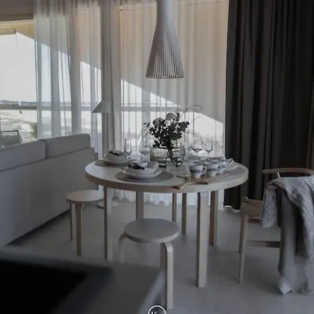 Beach Marina B 11 - Merinaekoealahuoneisto Rannalla & Ulkoporeamme 아파트 *